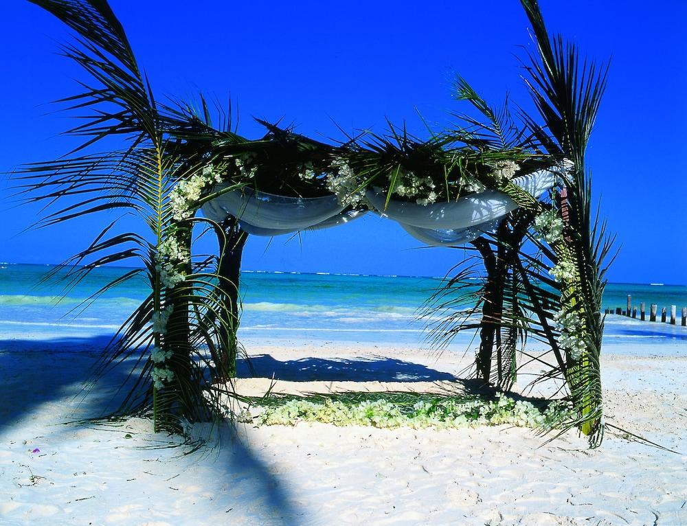 Breezes Beach Club And Spa บูจู ภายนอก รูปภาพ