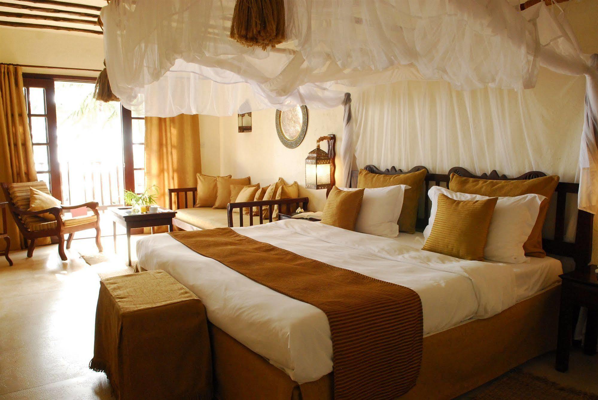 Breezes Beach Club And Spa บูจู ภายนอก รูปภาพ